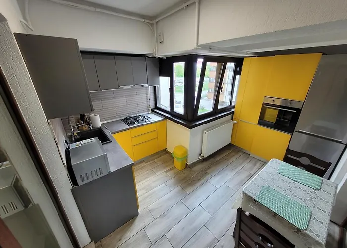 Yellow 18 Apartment *